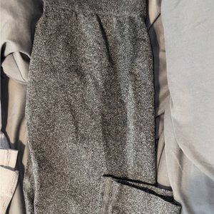 Grey activewear leggings